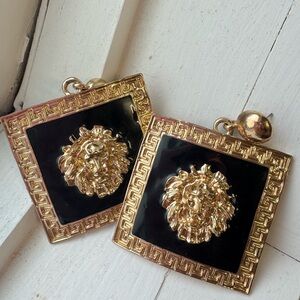 Gold and black classy earrings